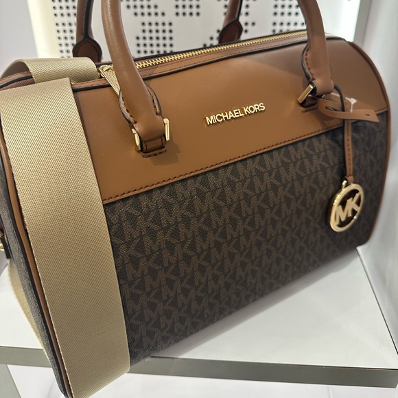 MICHAEL KORS TRAVEL MEDIUM DUFFEL CROSSBODY / SATCHEL BAG - Picture 5 of 16